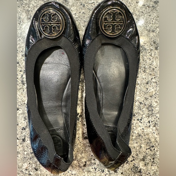 TORY BURCH Caroline Black Patent Leather Ballet Flats Gold Logo Shoes size 7.5 - Picture 7 of 8